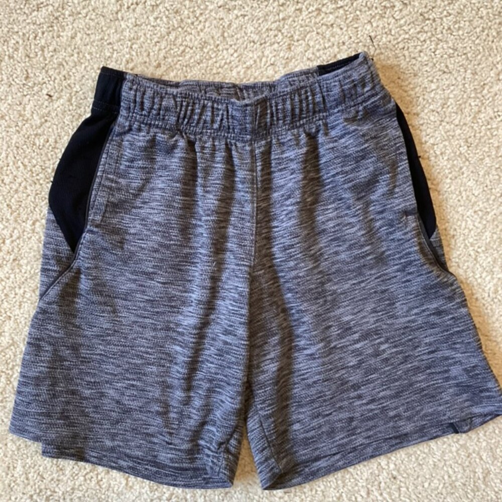 Old Navy Active Grey and Black Shorts Size Youth M - 8
